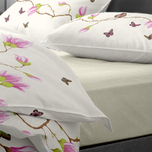 Lenjerie pat Renforce desen Magnolia Butterfly-v.1 Vanilla Lenjerie pat Renforce desen Magnolia Butterfly-v.1 Vanilla