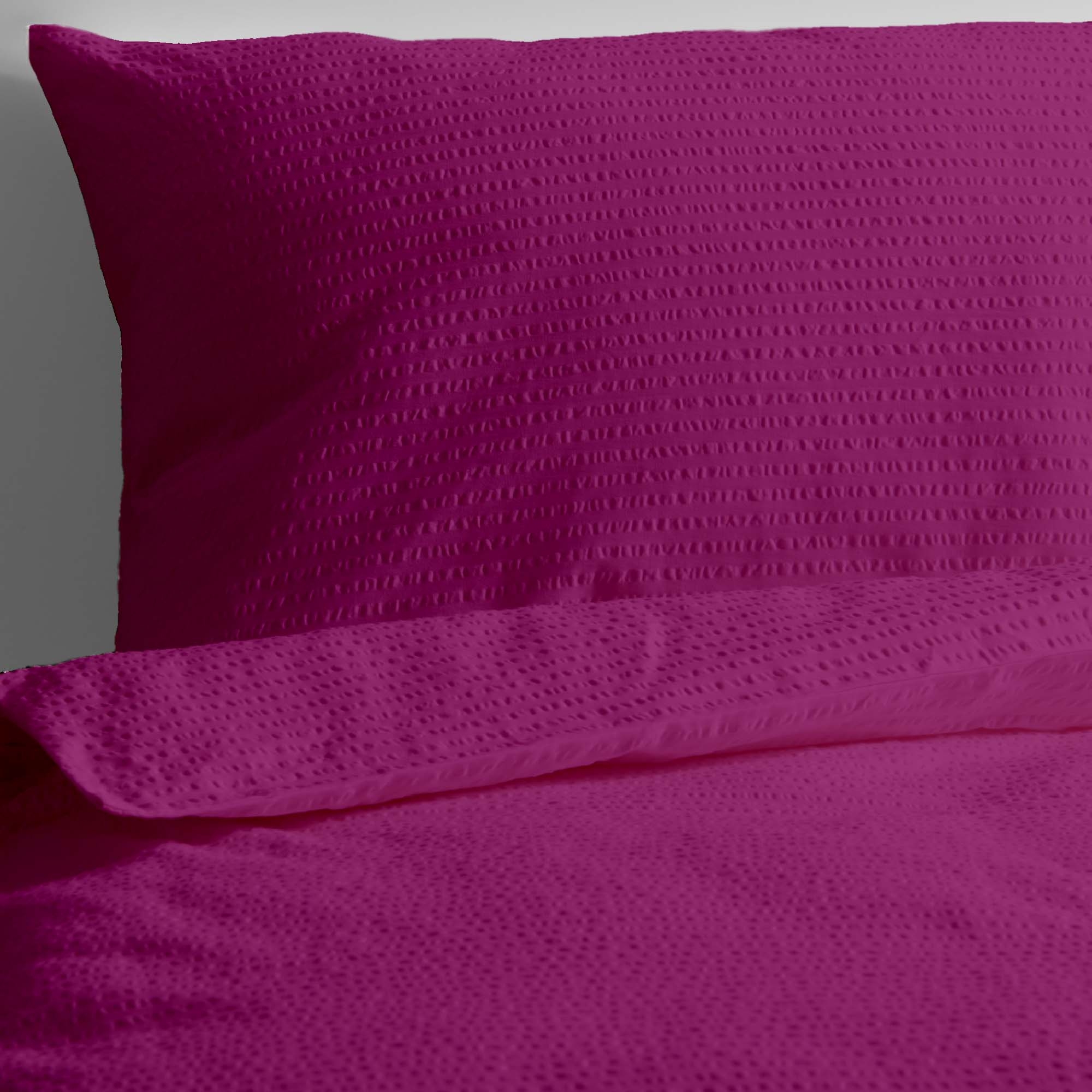 Lenjerie pat 100% bumbac Creponat, uni color Fuchsia Red Lenjerie pat 100% bumbac Creponat, uni color Fuchsia Red